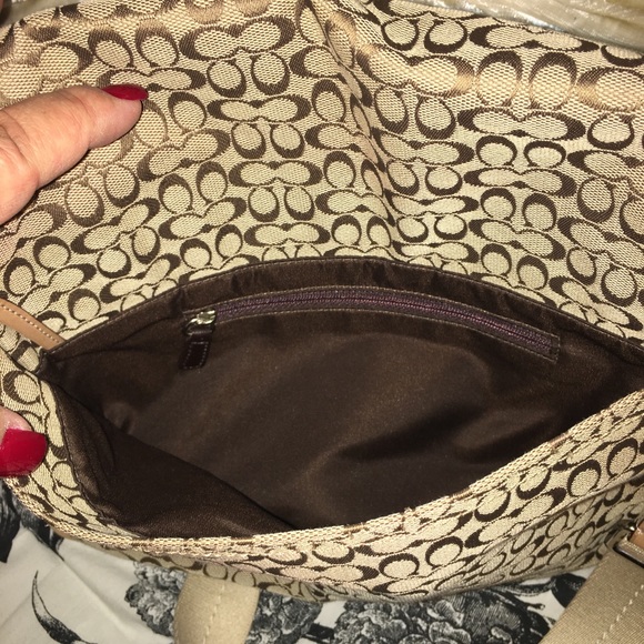 Hard to find Coach Messenger - Picture 5 of 8